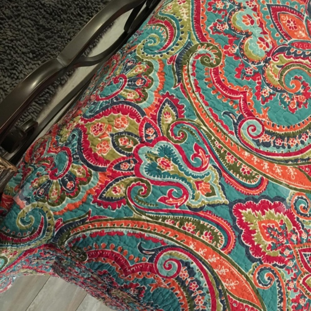 colorful reversible quilted throw blanket! 💚💛💙